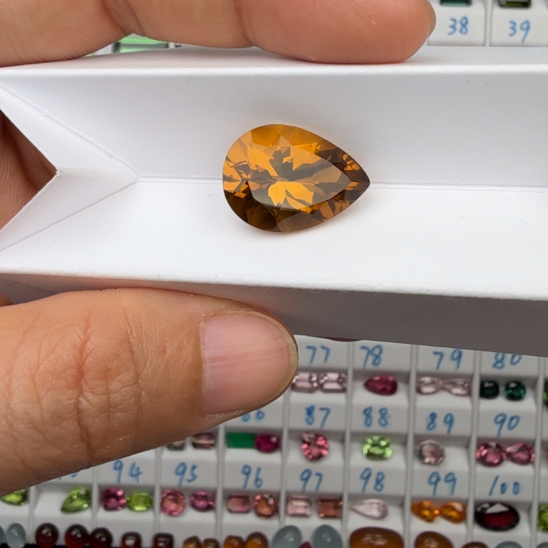 笔搁未镶嵌水晶天然11.05克拉