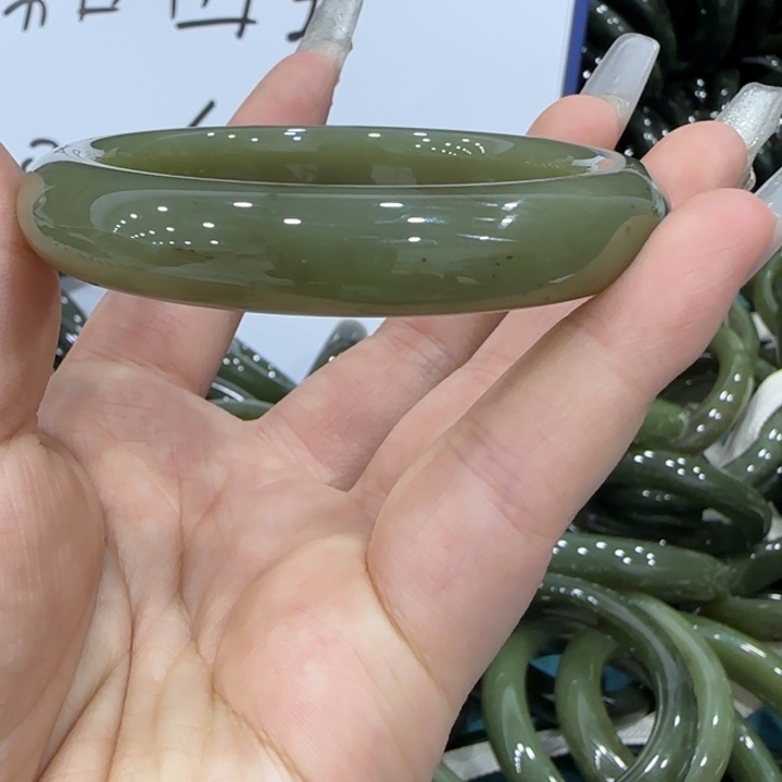 和田玉（糖玉）手镯未镶嵌糖**子