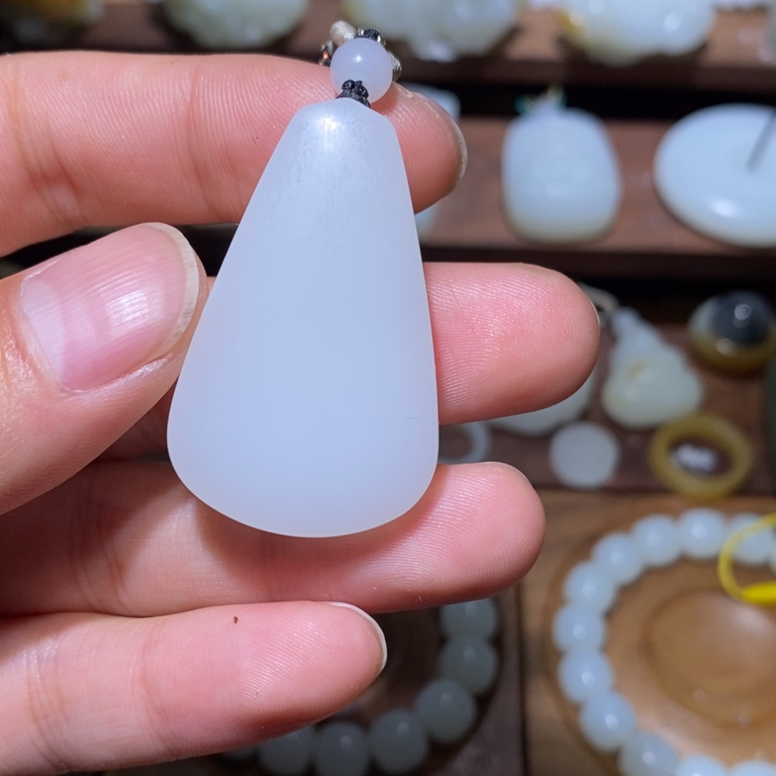 摄***工和田玉（糖玉）未镶嵌手链