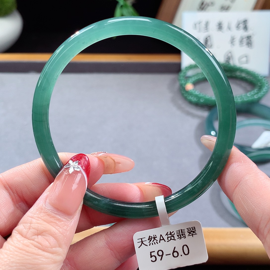 翡翠手镯（圆镯）未镶嵌
