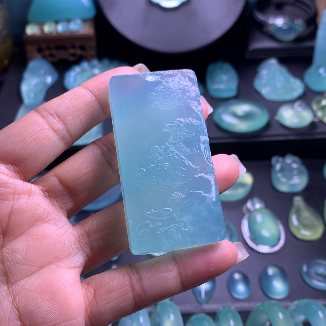 蛇纹石玉吊坠未镶嵌