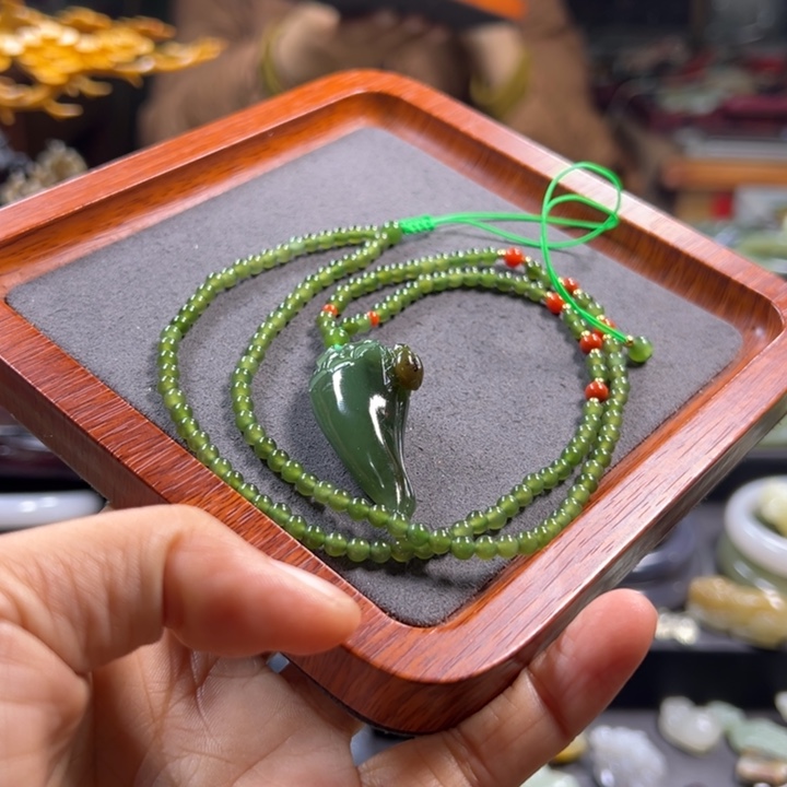 和田玉颈饰未镶嵌