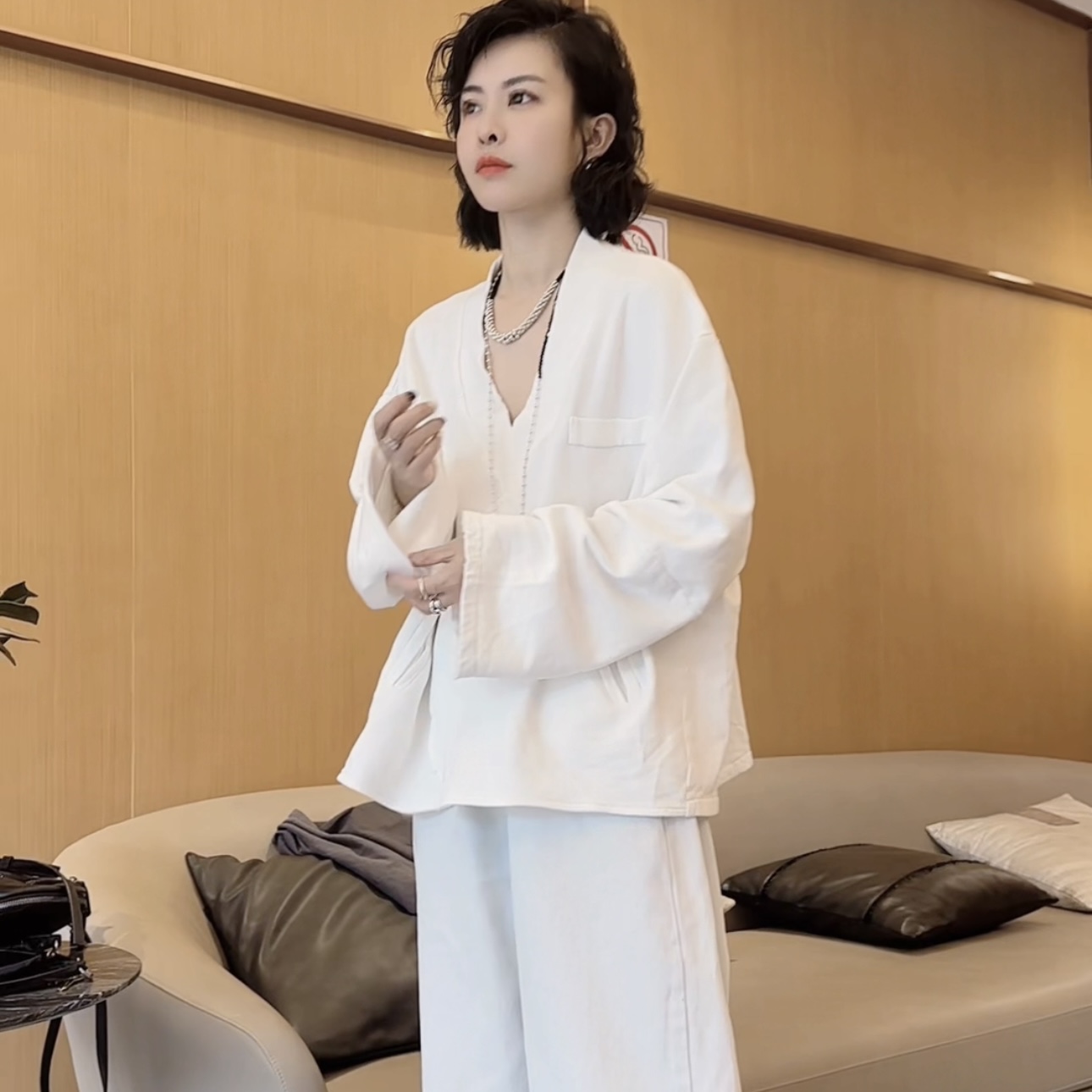 【芬芬姐精选】春季时尚百搭V领显瘦口袋长袖气质新款休闲卫衣5013