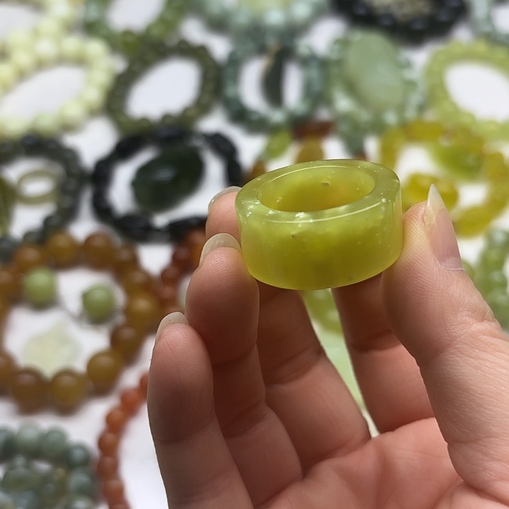 蛇纹石玉扳指未镶嵌