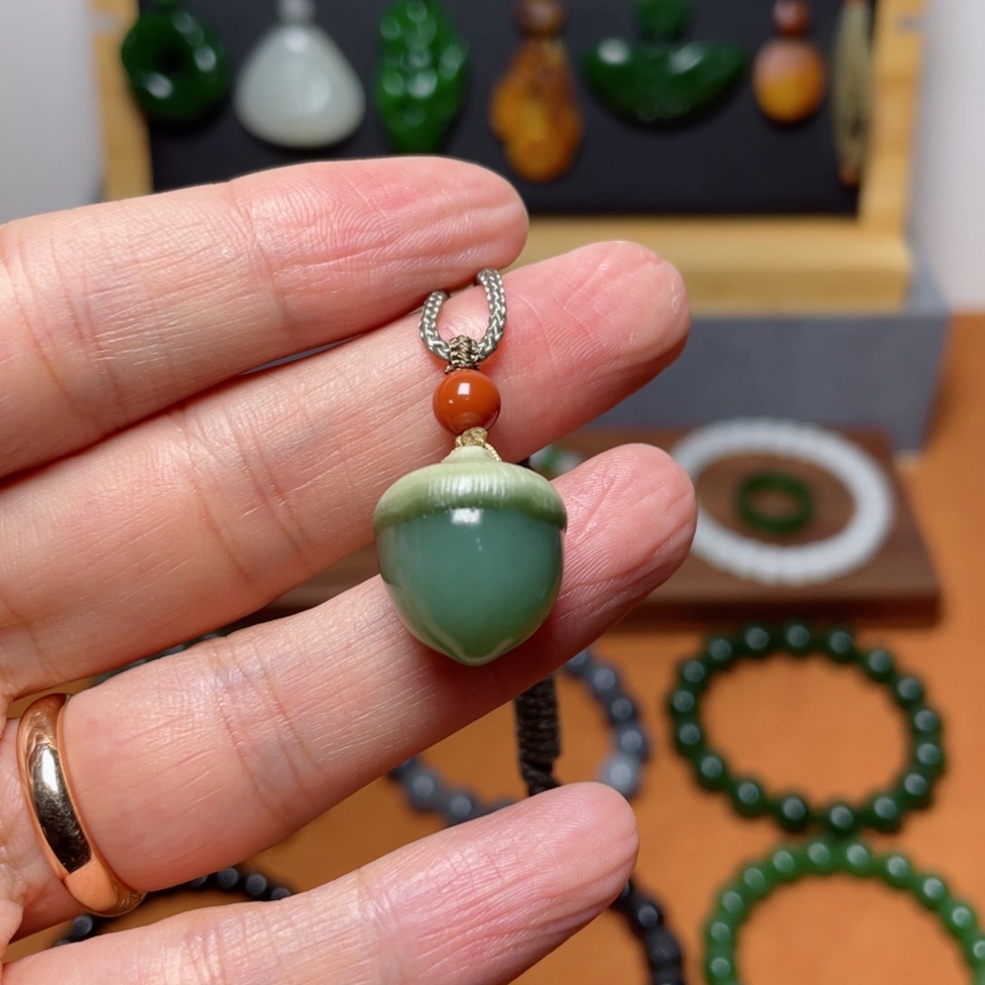 和田玉未镶嵌颈饰雾***?