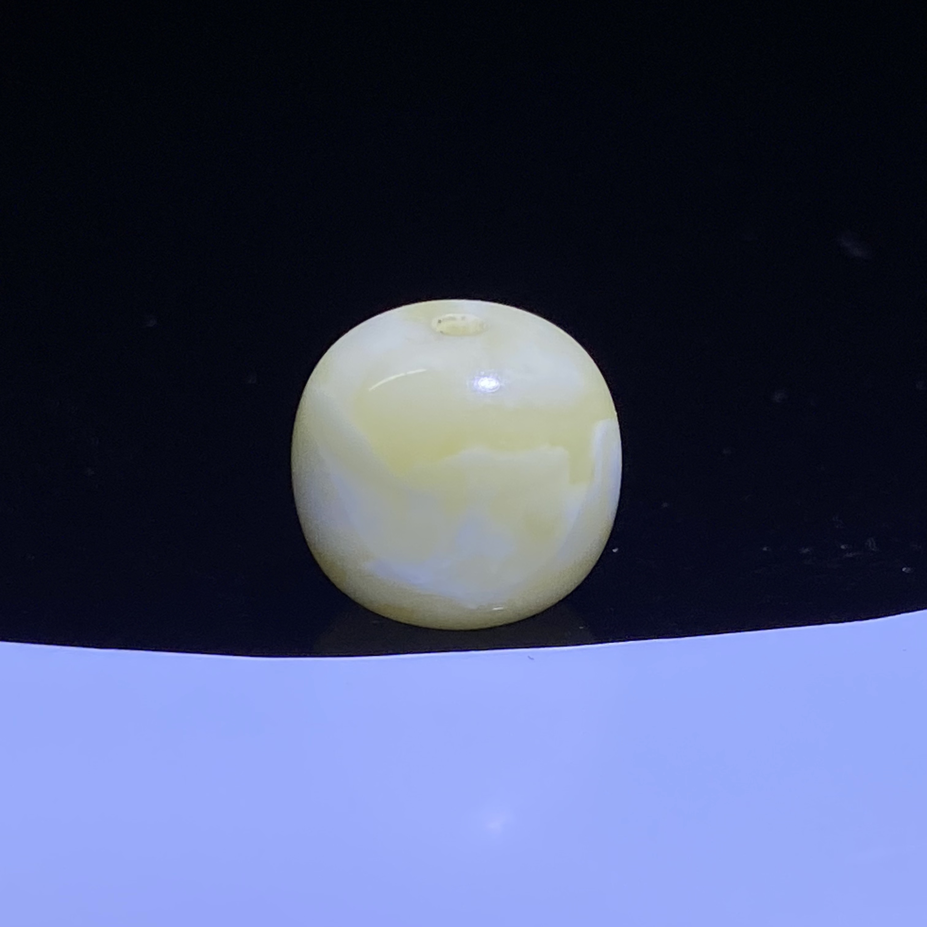 琥珀蜜蜡浓蜡瓷白妖花老型单珠11.8mm