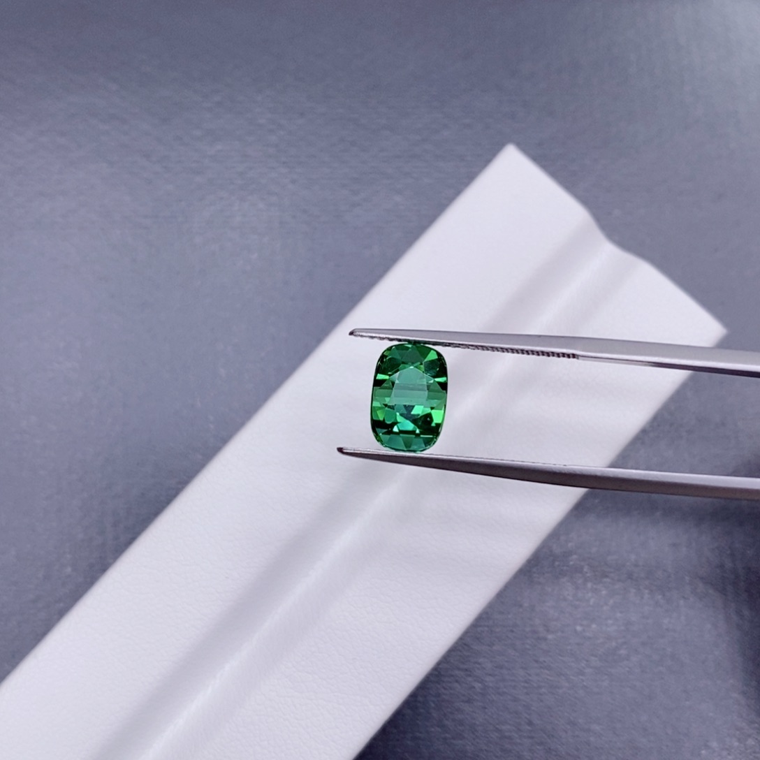 未镶嵌裸石碧玺3.17克拉