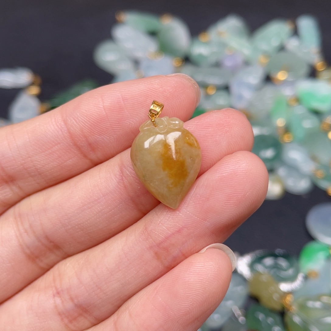 翡翠颈饰18K金镶嵌翡翠