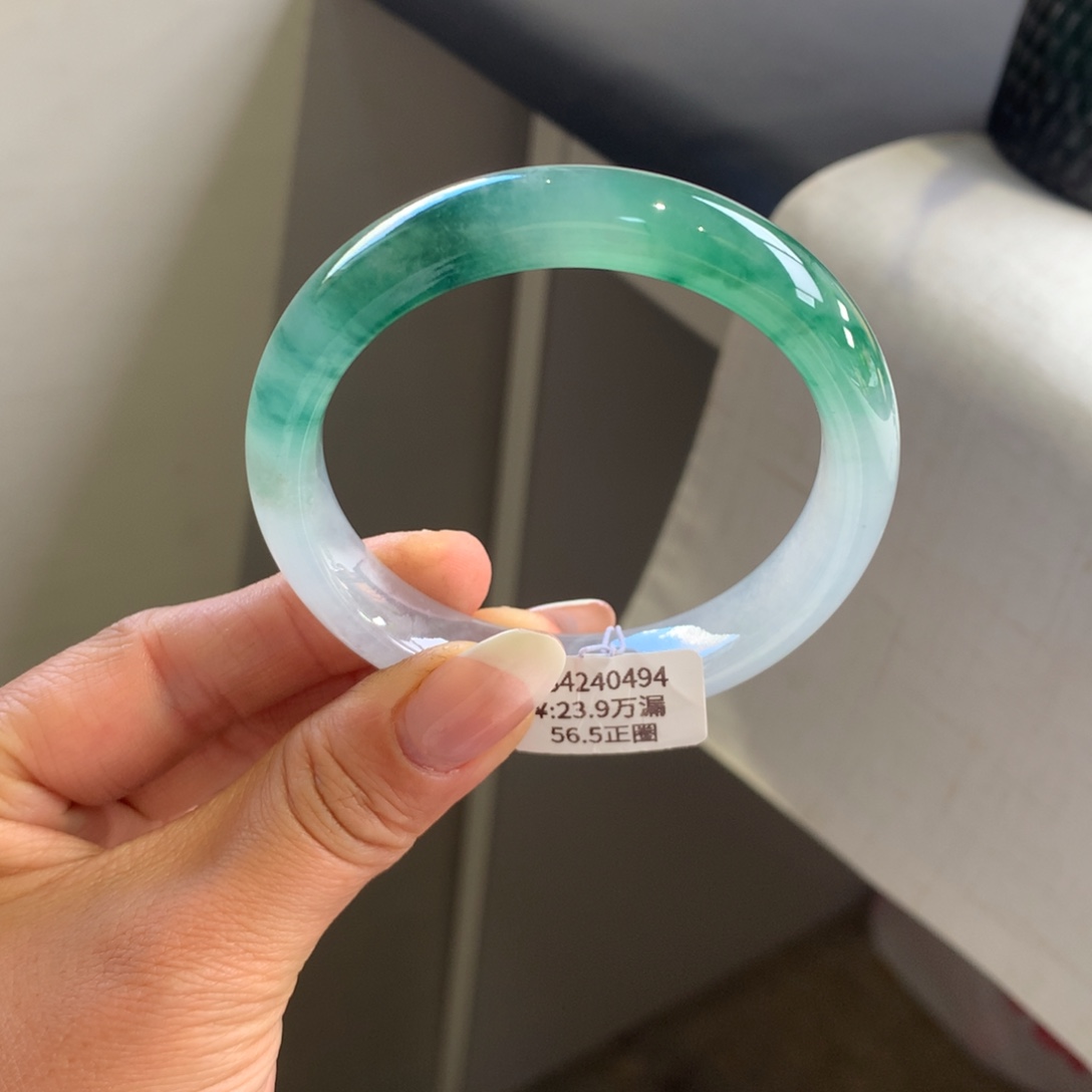 翡翠手镯未镶嵌正冰起胶飘绿花56.5正圈