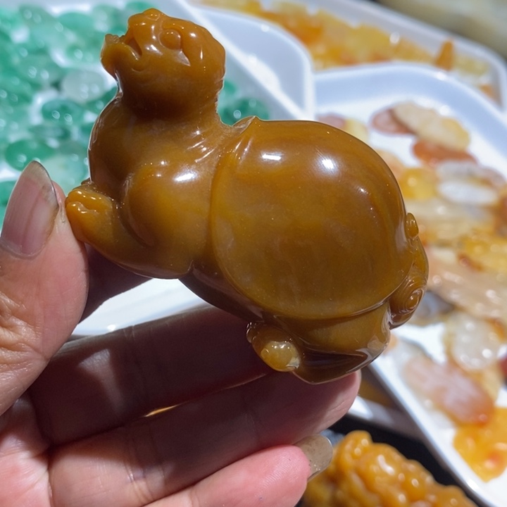 未镶嵌石英质玉（黄龙玉）颈饰