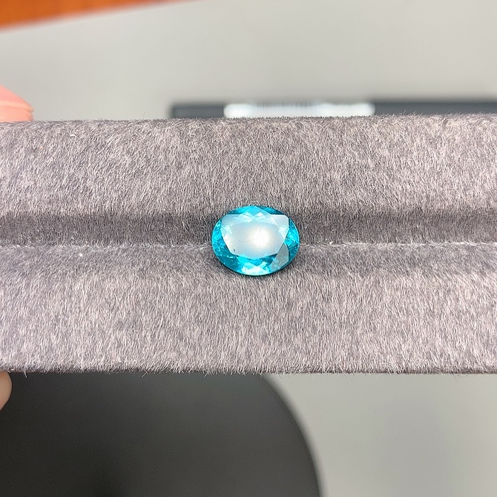 磷灰石椭圆未镶嵌磷灰石3.53克拉未镶嵌