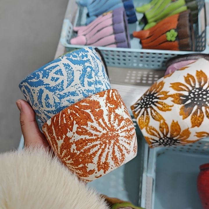 红陶吸水透气的白陶花盆