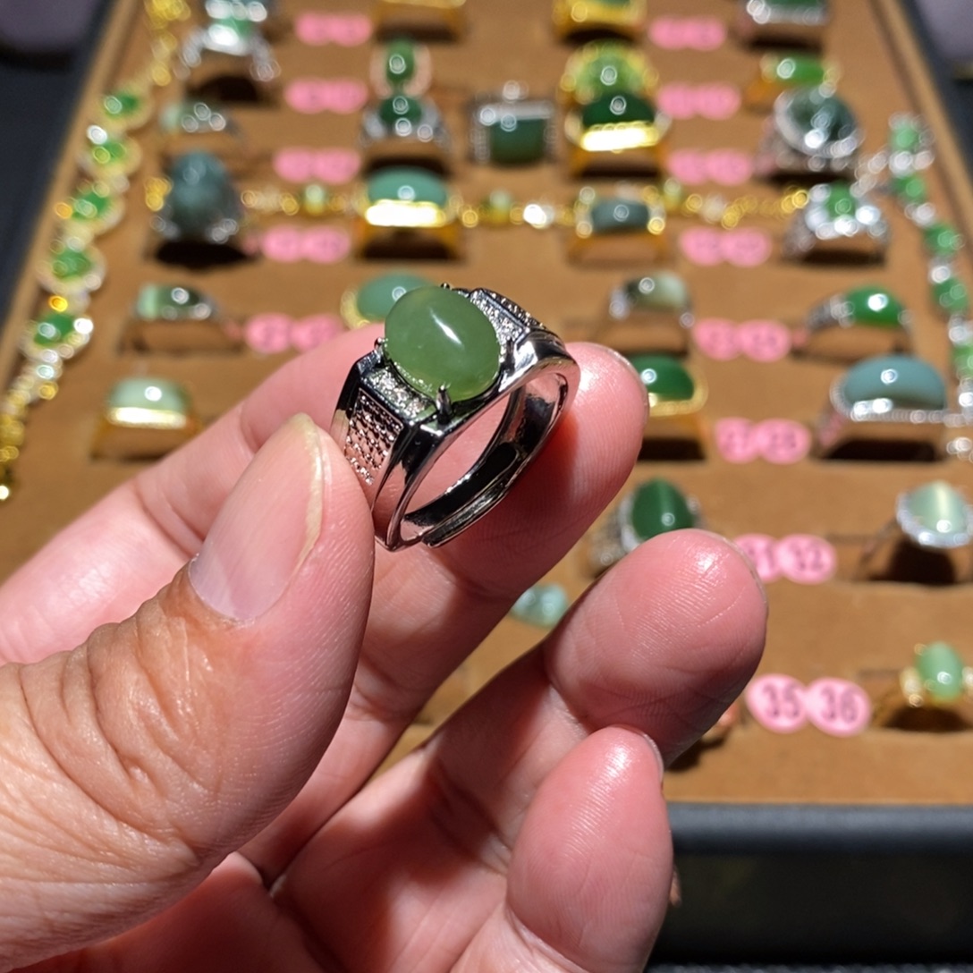 和田玉未镶嵌戒指