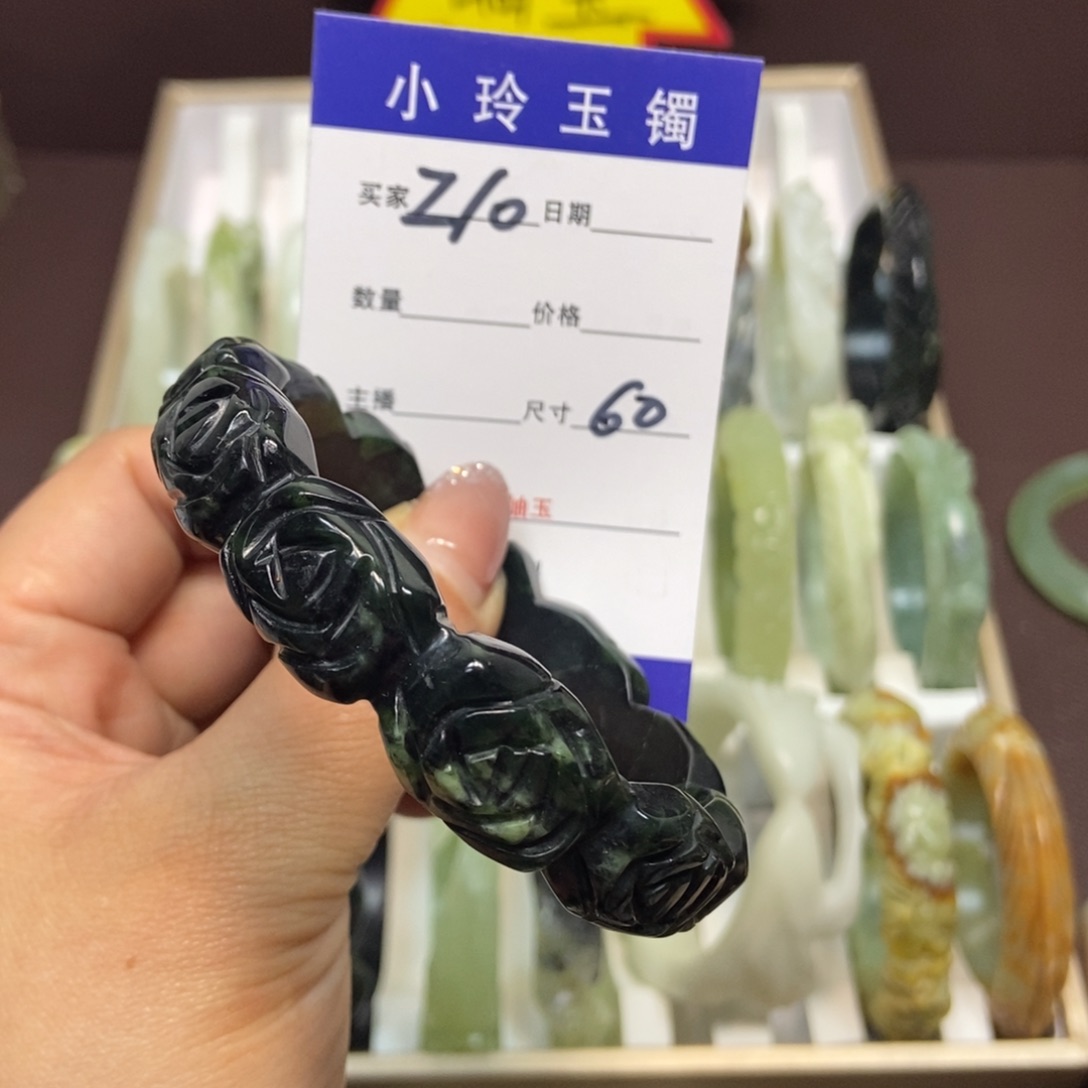 蛇纹石玉手镯未镶嵌