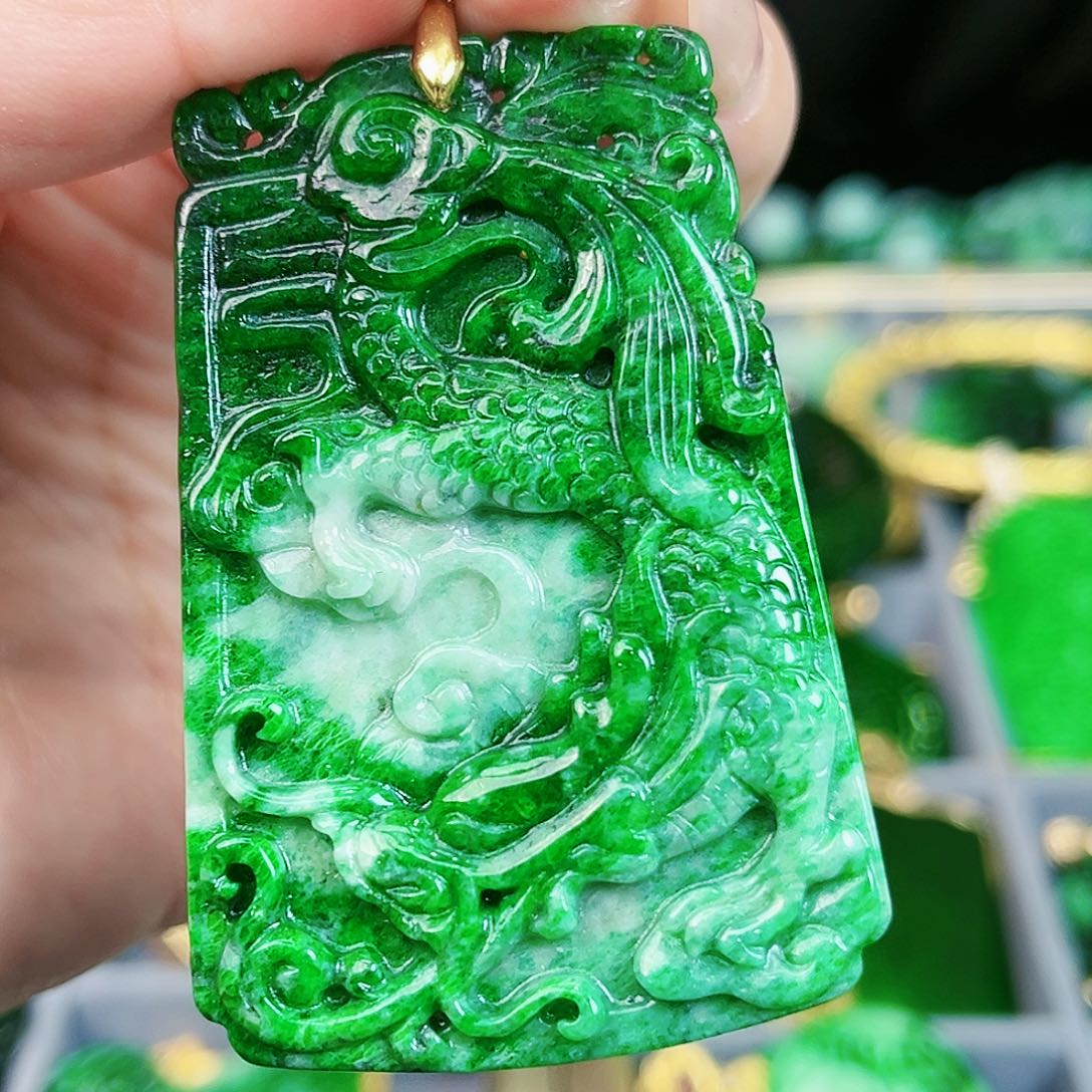 翡翠颈饰未镶嵌吊坠