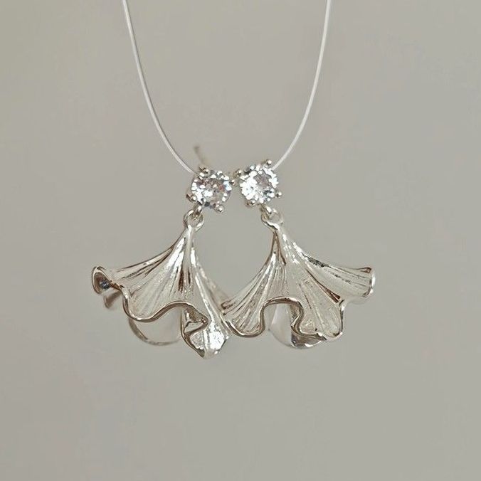 合金耳饰 8478不规则立体银杏叶裙摆耳钉清冷感法式复古耳饰A460