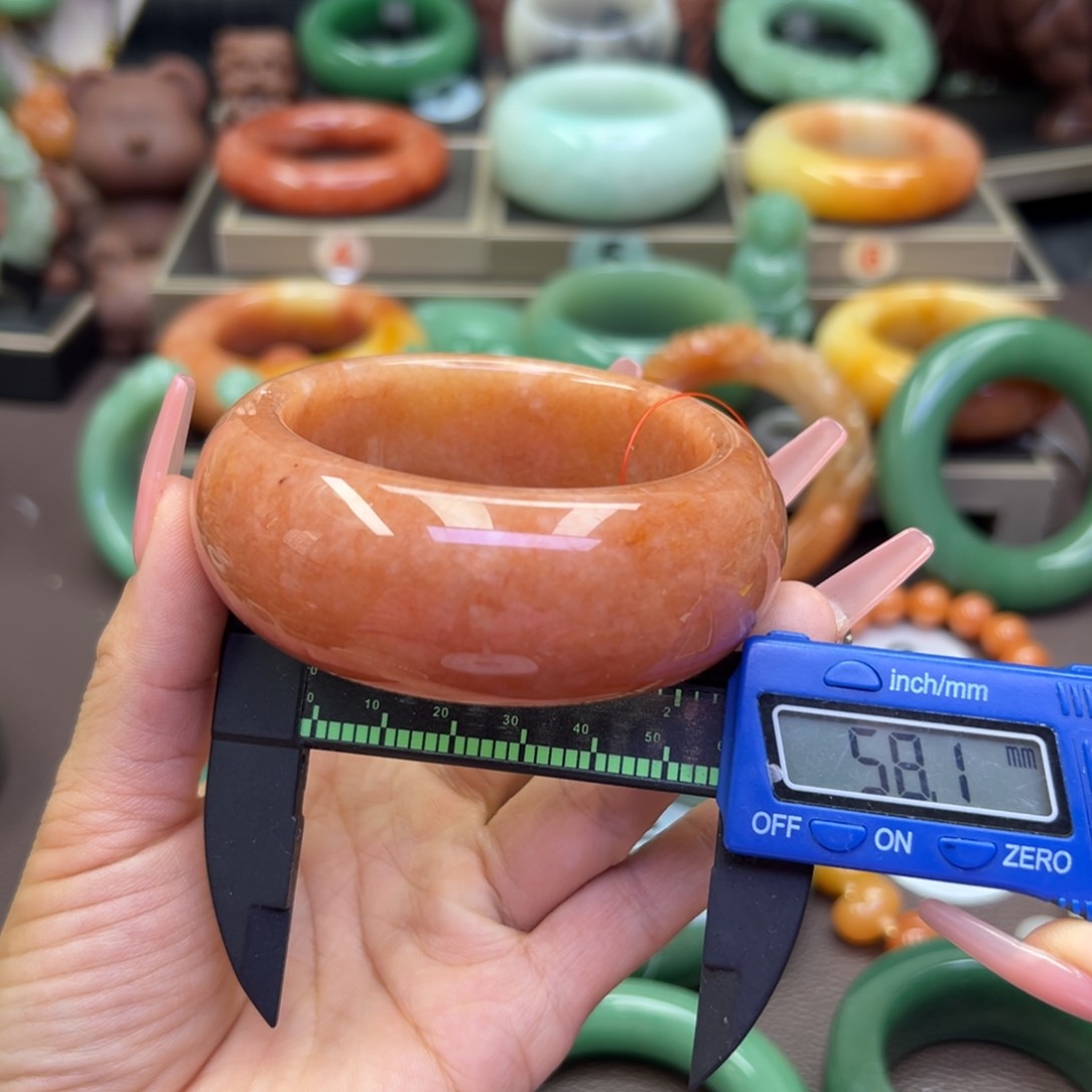 未镶嵌手镯石英岩玉