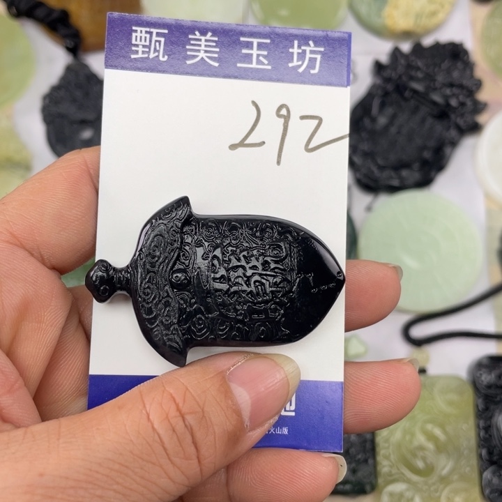 未镶嵌岫玉颈饰老*头挂件