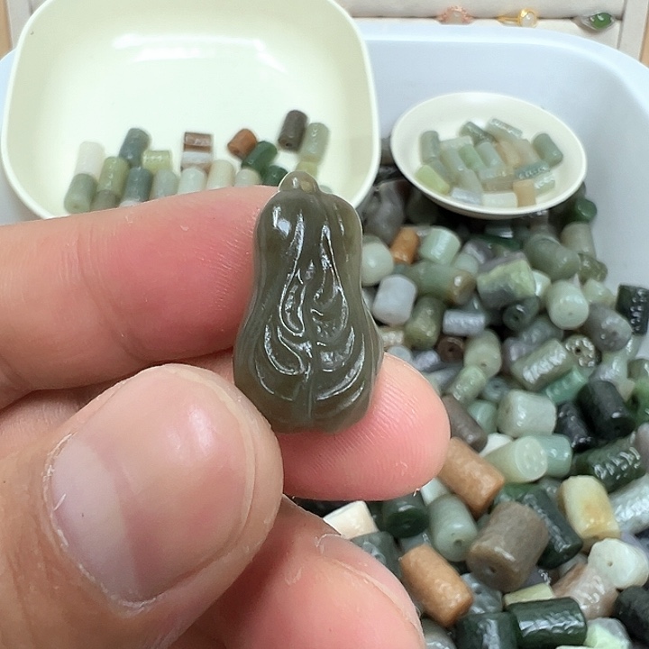 和田玉未镶嵌珠宝半成品