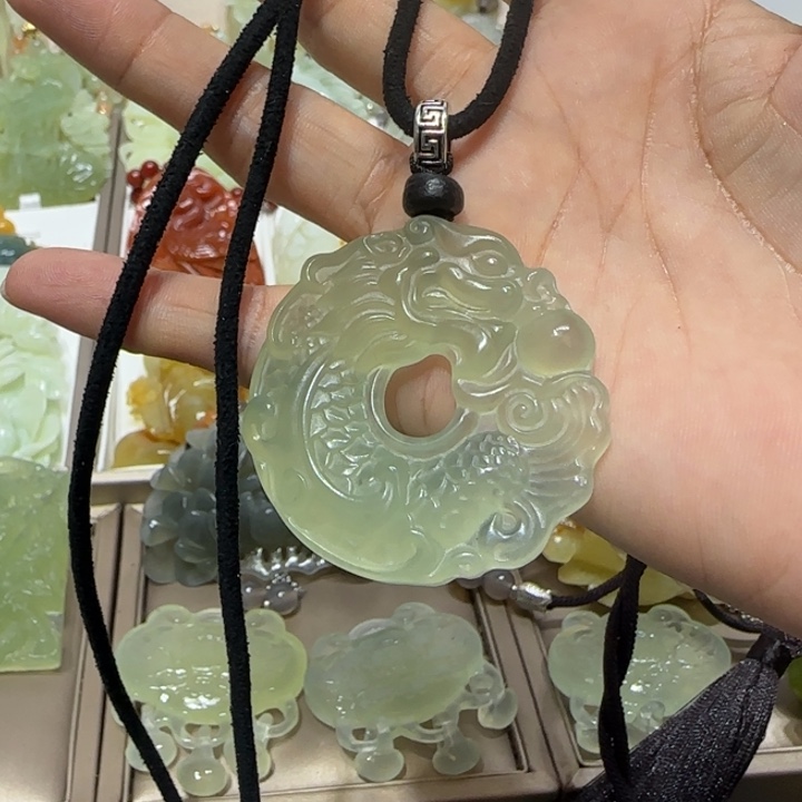 蛇纹石玉吊坠未镶嵌