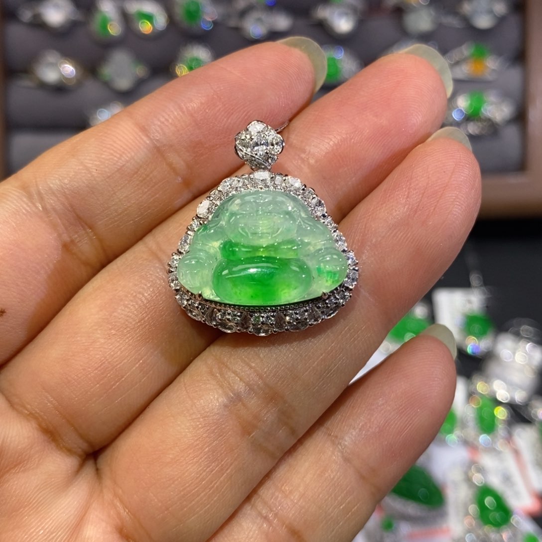 翡翠18K金镶嵌颈饰