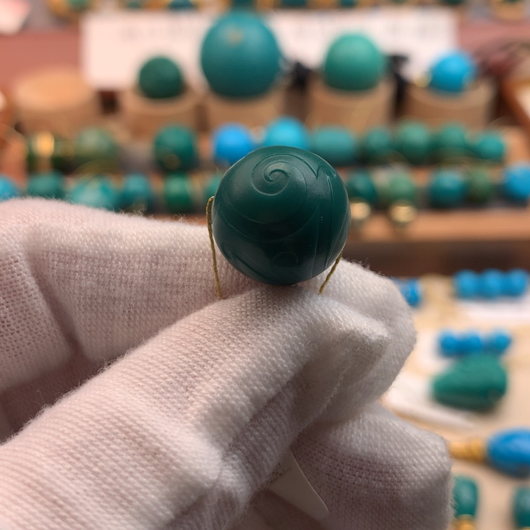 哈***哈绿松石未镶嵌珠宝奇石