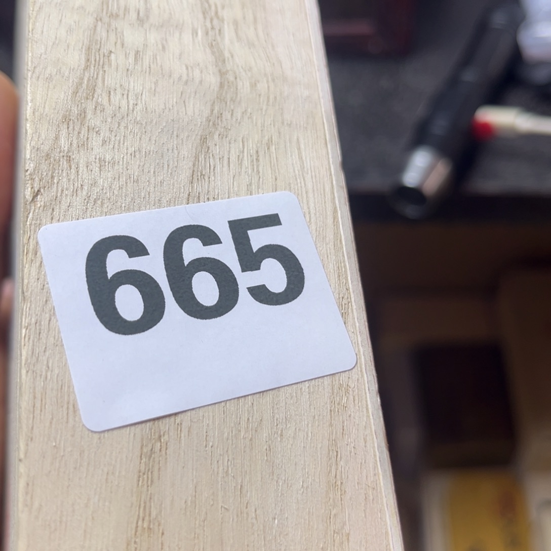 是***吖大叶紫檀（黑酸枝木类）