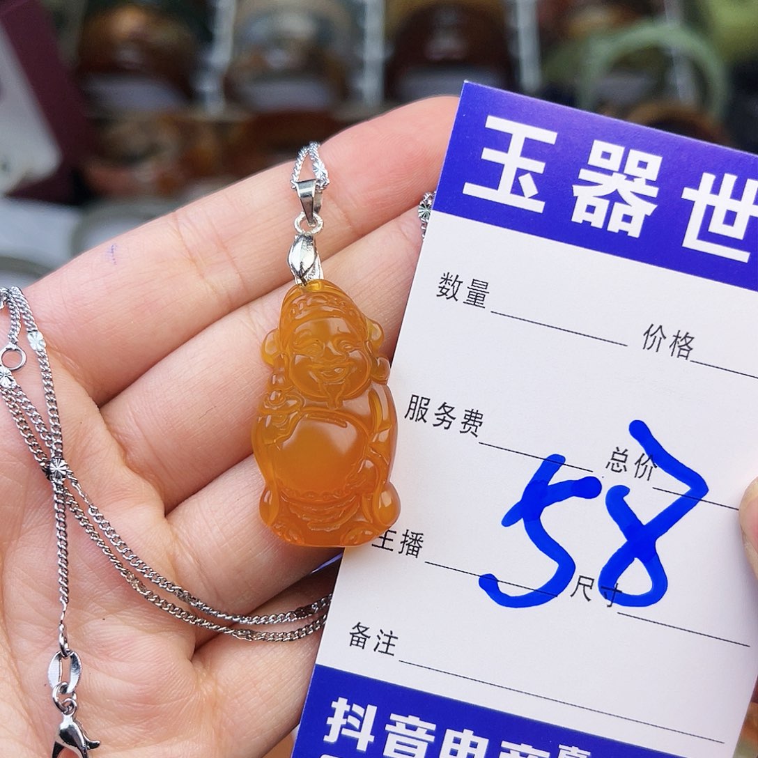 翡翠颈饰未镶嵌你