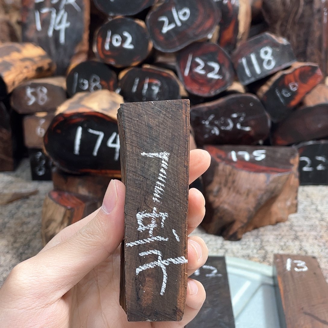 交趾黄檀（大红酸枝）