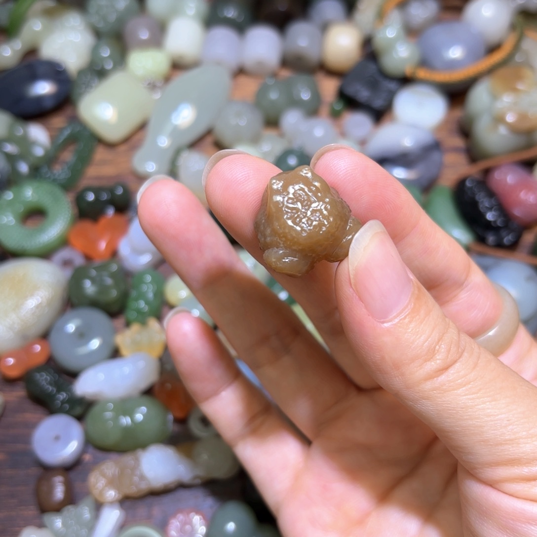 北***光和田玉未镶嵌珠宝半成品