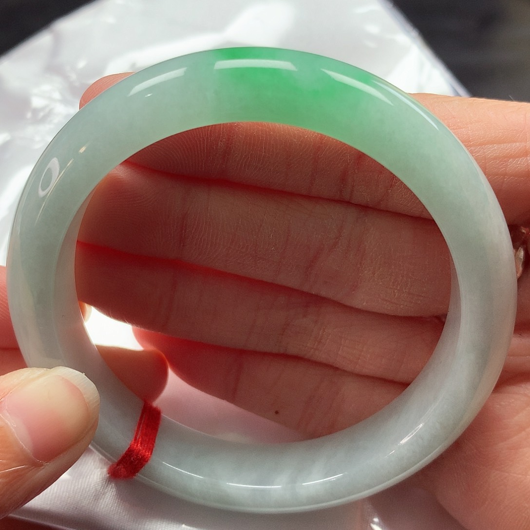 翡翠手镯未镶嵌56圈