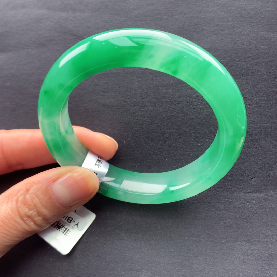 【闪购商品】未镶嵌手镯石英质玉