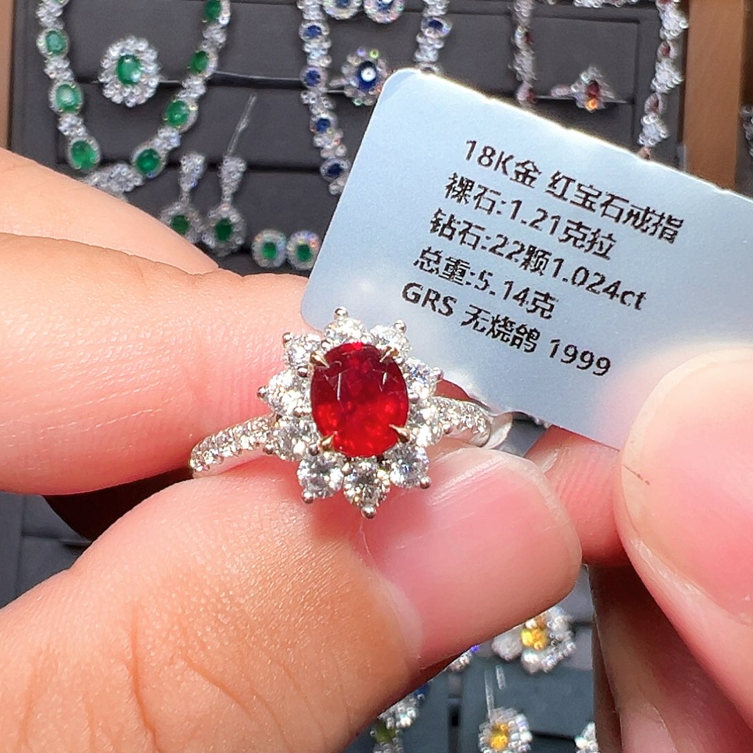 戒指18K金镶嵌红宝石
