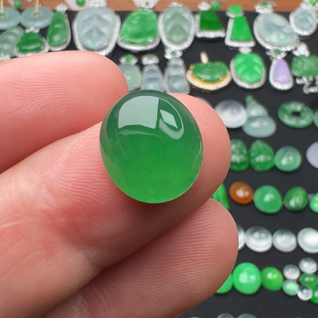 翡翠颈饰未镶嵌蛋面13.2