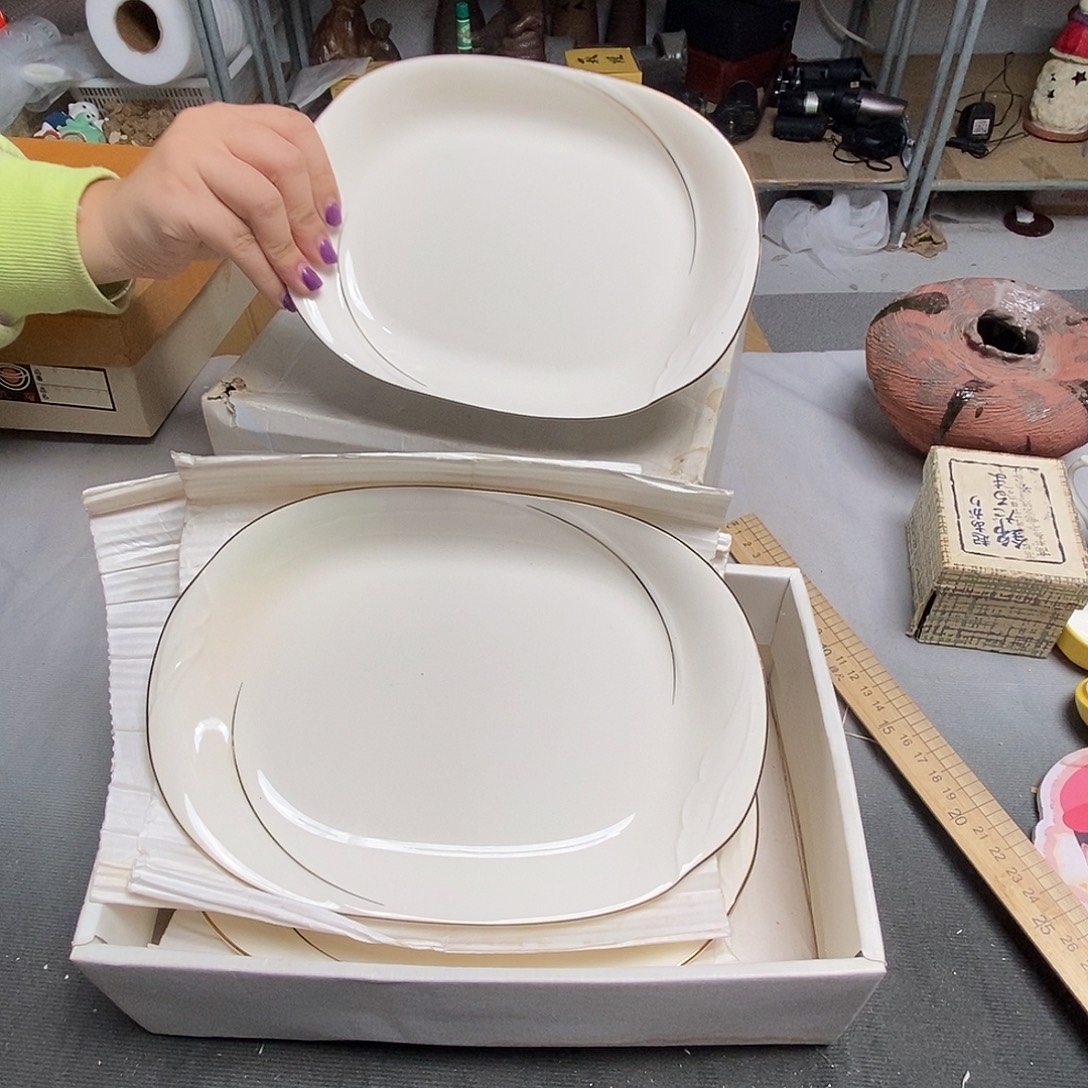 栀***.盘子默认微瑕不退不换看好在拍