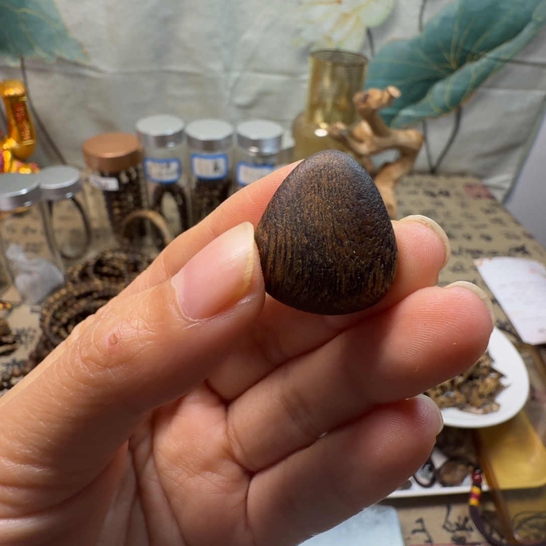 沉香沉香碎屑水滴珠