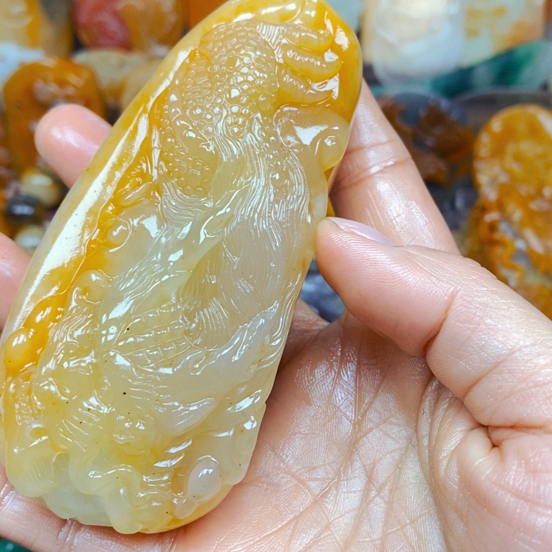 石英质玉（黄龙玉）颈饰未镶嵌