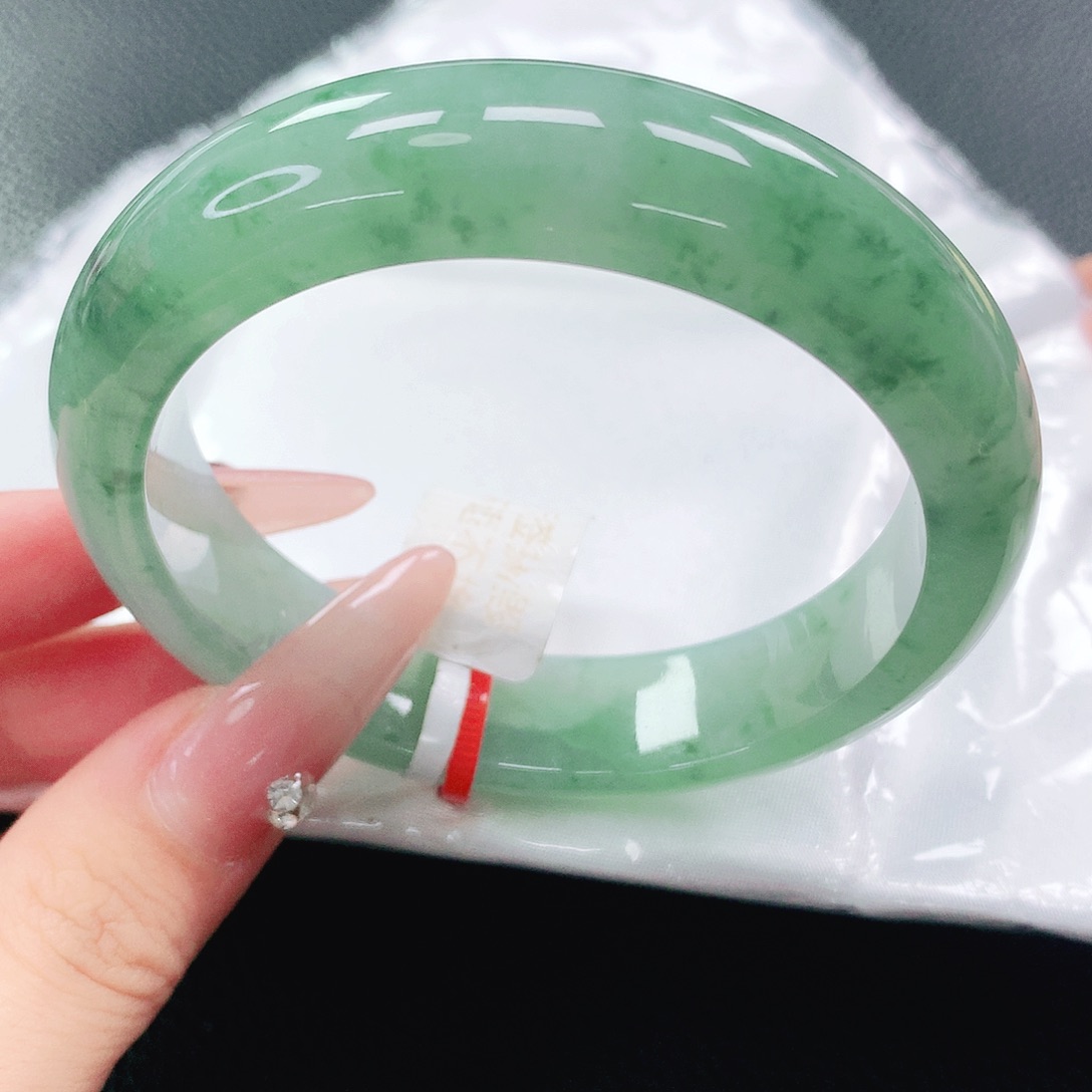 翡翠未镶嵌手镯57圈