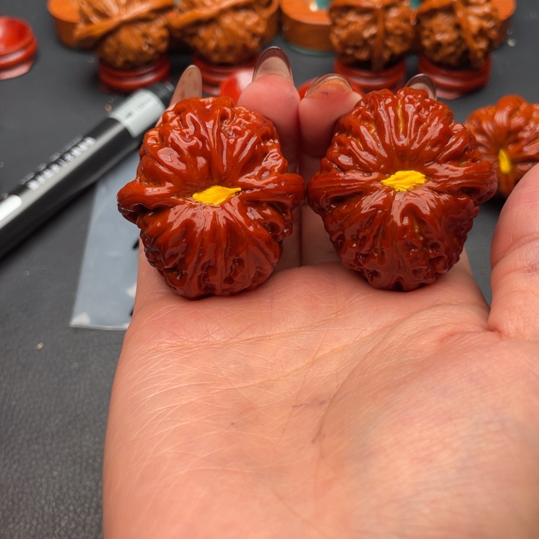 杨***.把件文玩核桃元宝