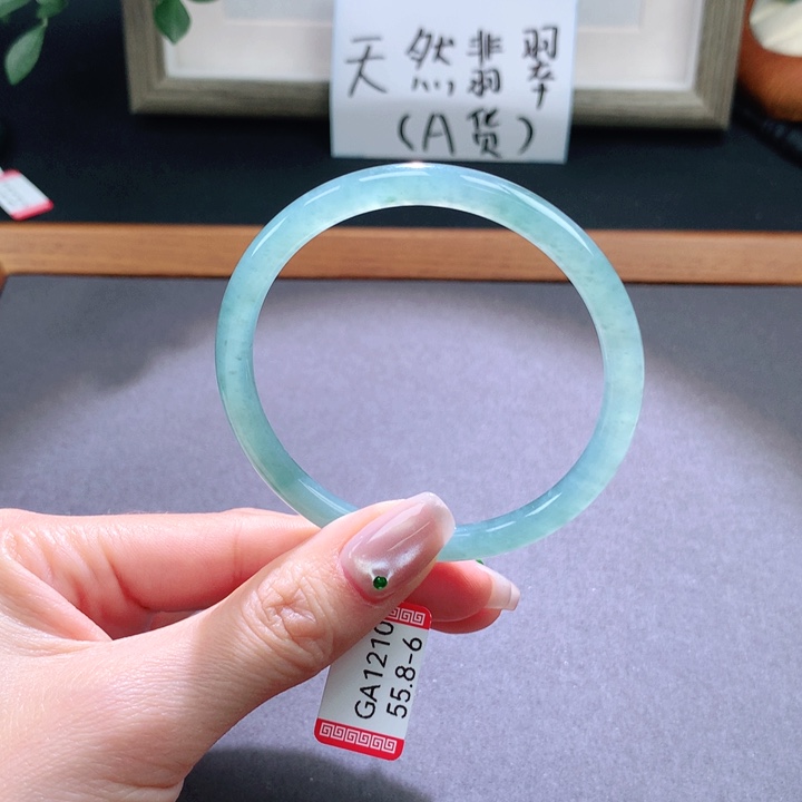 翡翠手镯未镶嵌天然翡翠手镯