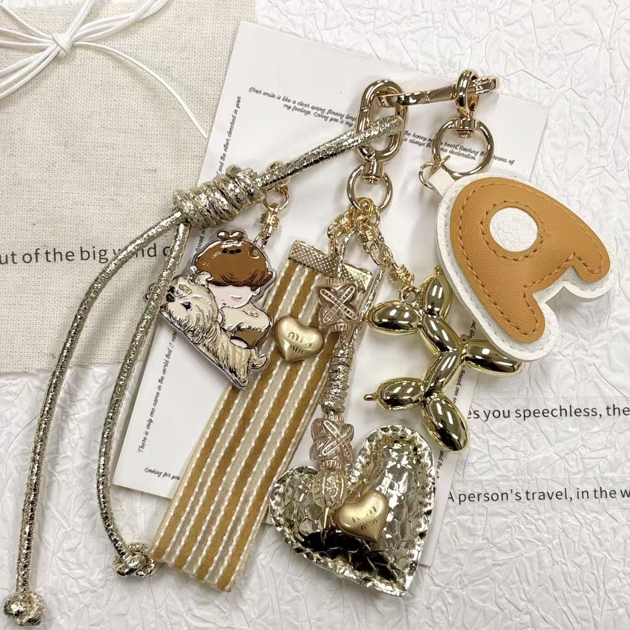 【米黄皮质字母】手机链钥匙扣miu系挂件包挂高级感手机挂饰配件