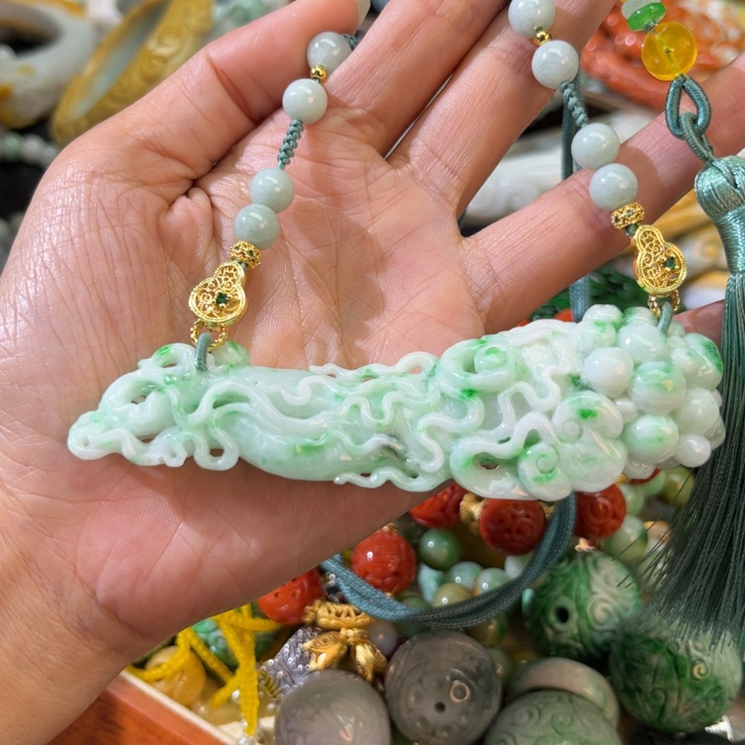 翡翠颈饰未镶嵌待编款