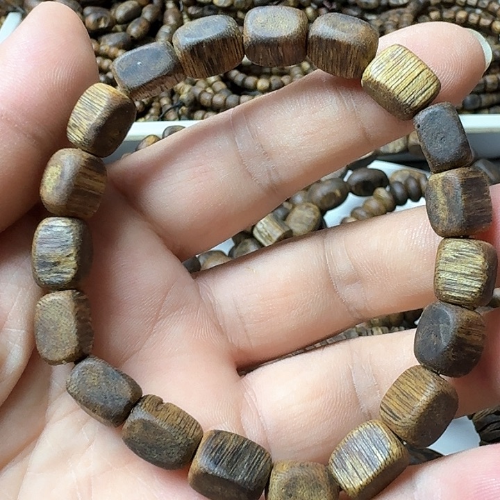 沉香手串乌身手串7克