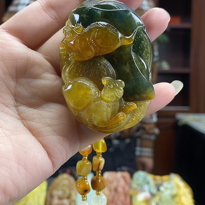 蛇纹石玉未镶嵌颈饰