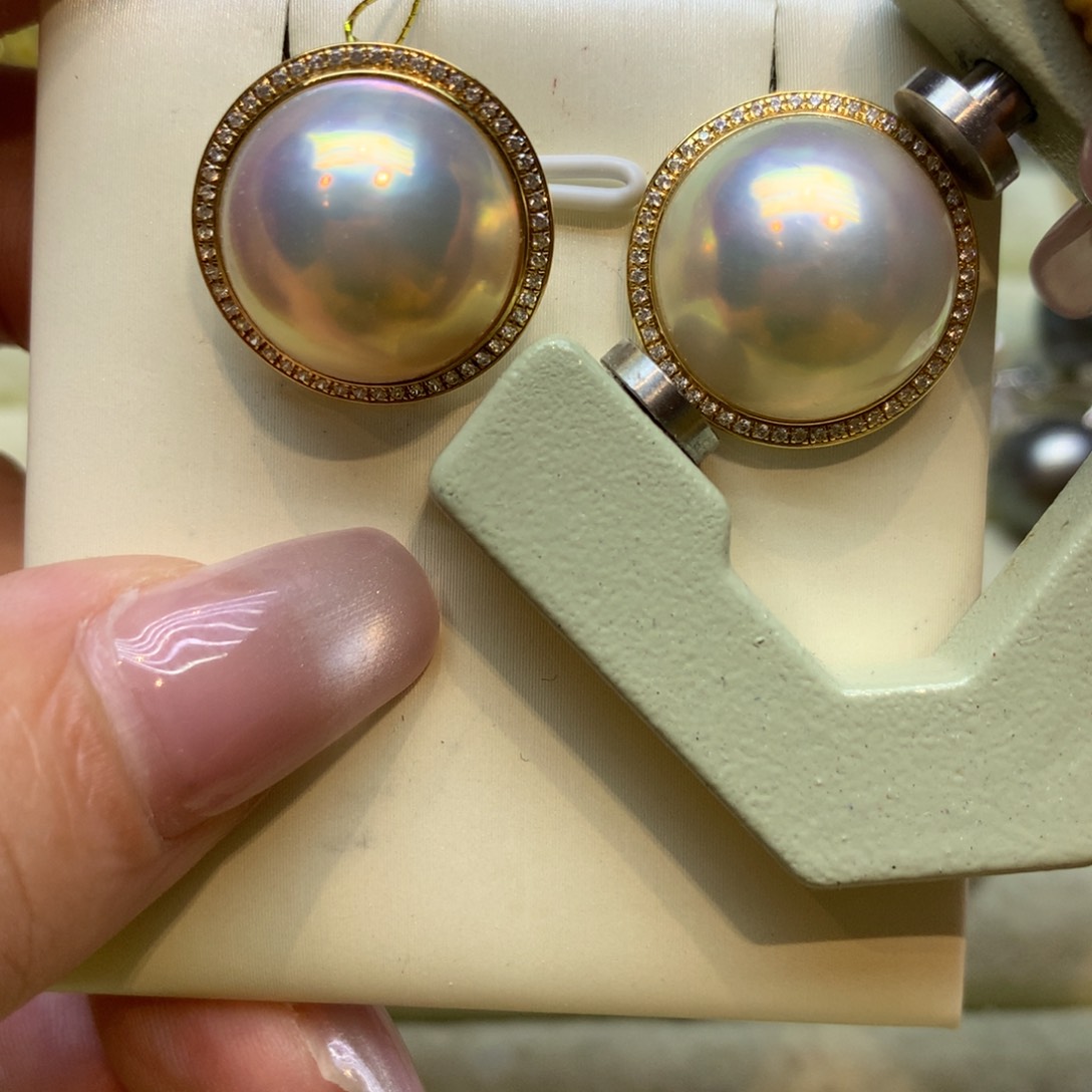耳饰拼合珍珠（马贝珠）18K金镶嵌