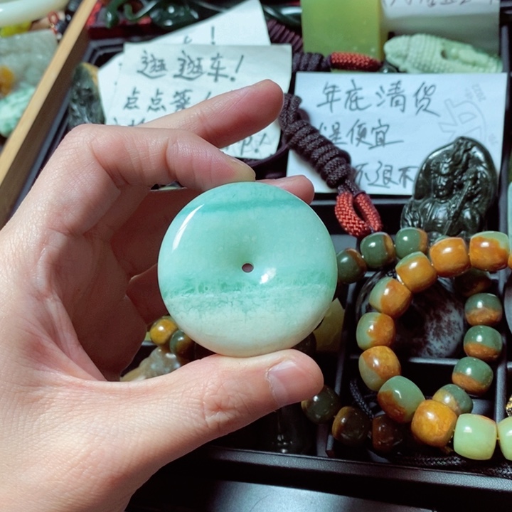 蛇纹石玉颈饰未镶嵌