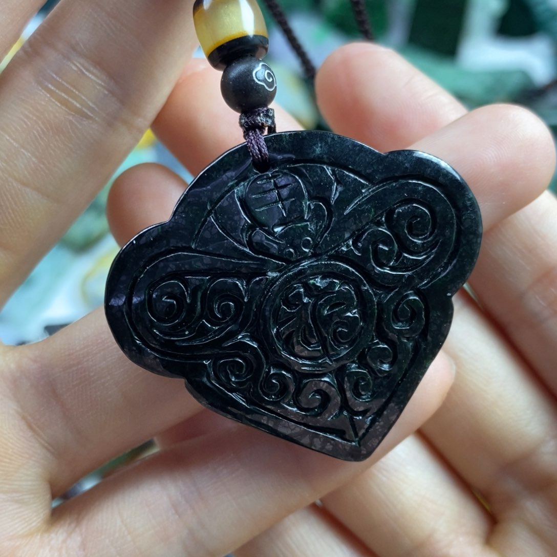 翡翠颈饰未镶嵌吊坠