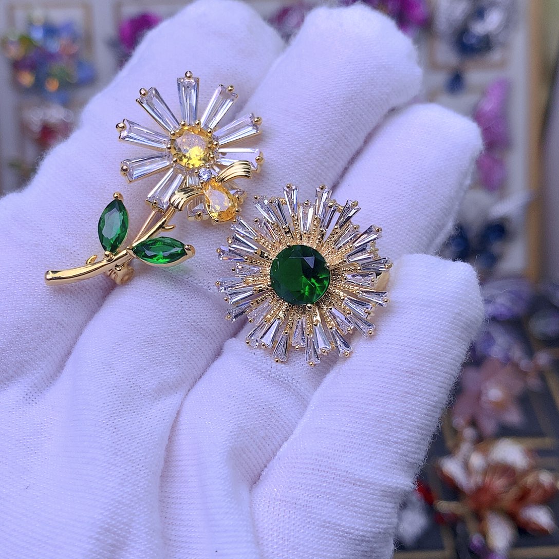 合成立方氧化锆铜胸针2个