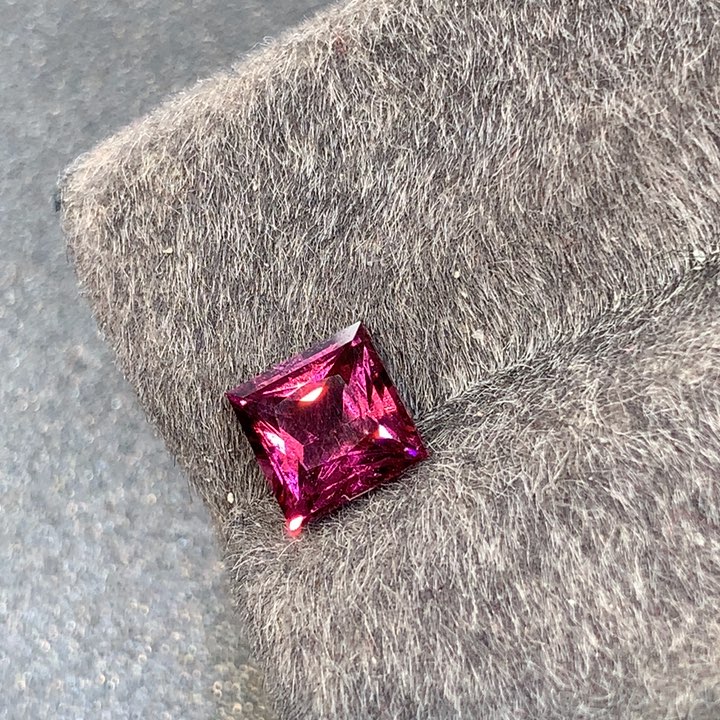 石榴石裸石未镶嵌1.4克拉