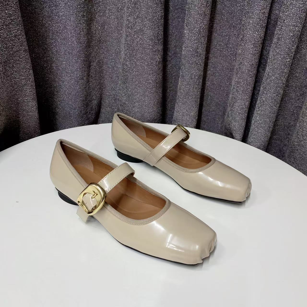 C2953  奶杏色  时尚舒适低跟方头浅口女玛丽珍单鞋